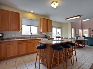 1702 Normandy Woods Ct, Grayslake, IL 60030