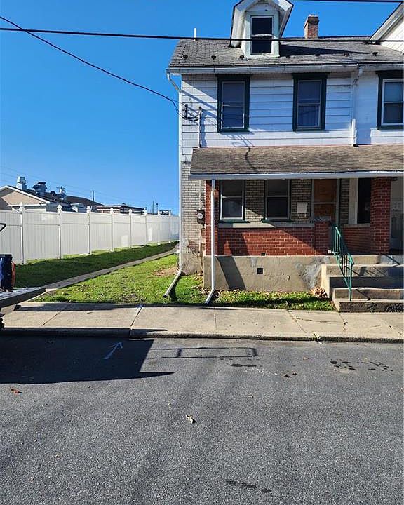 1st image of 2424 Dewey Ave