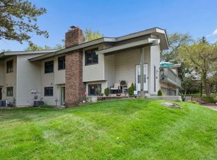 9535 Hartford Cir, Eden Prairie, MN 55347
