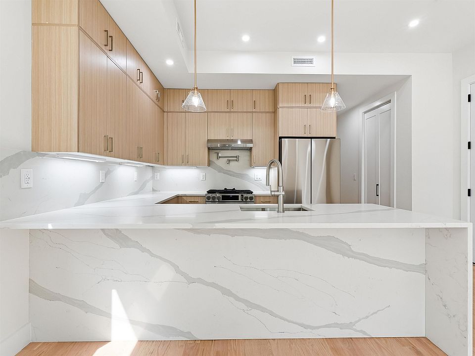1st image of 152 Bleecker St #2