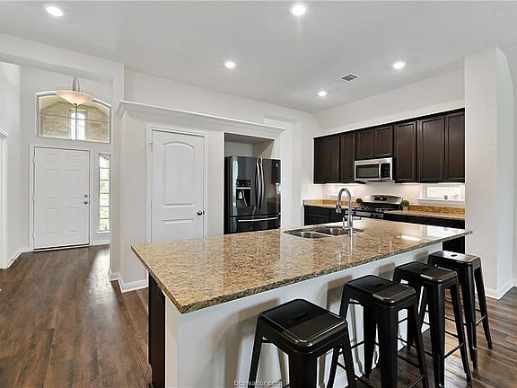 3rd image of 4109 Bridgewood Ct