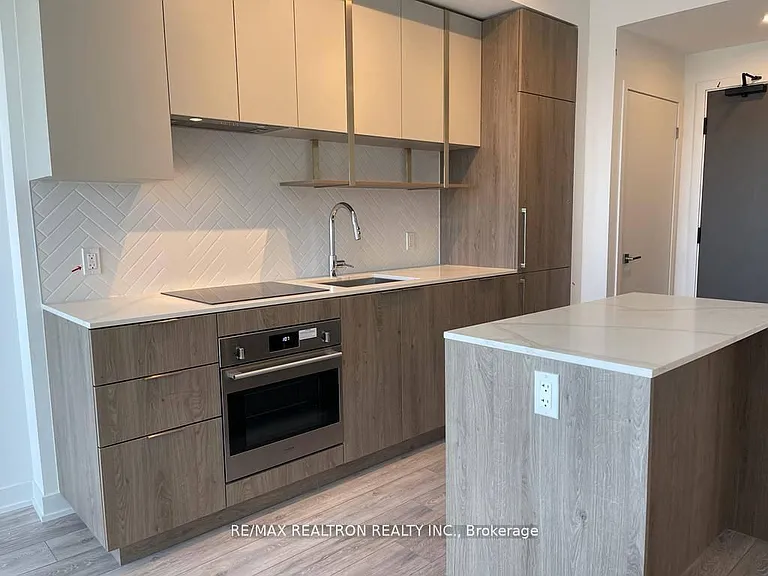15 Holmes Ave S #1709 — Photo 10