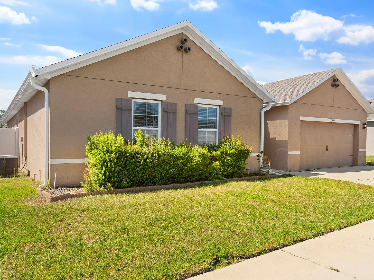 4 bed, 2368 sqft, $3,200 — Photo 2