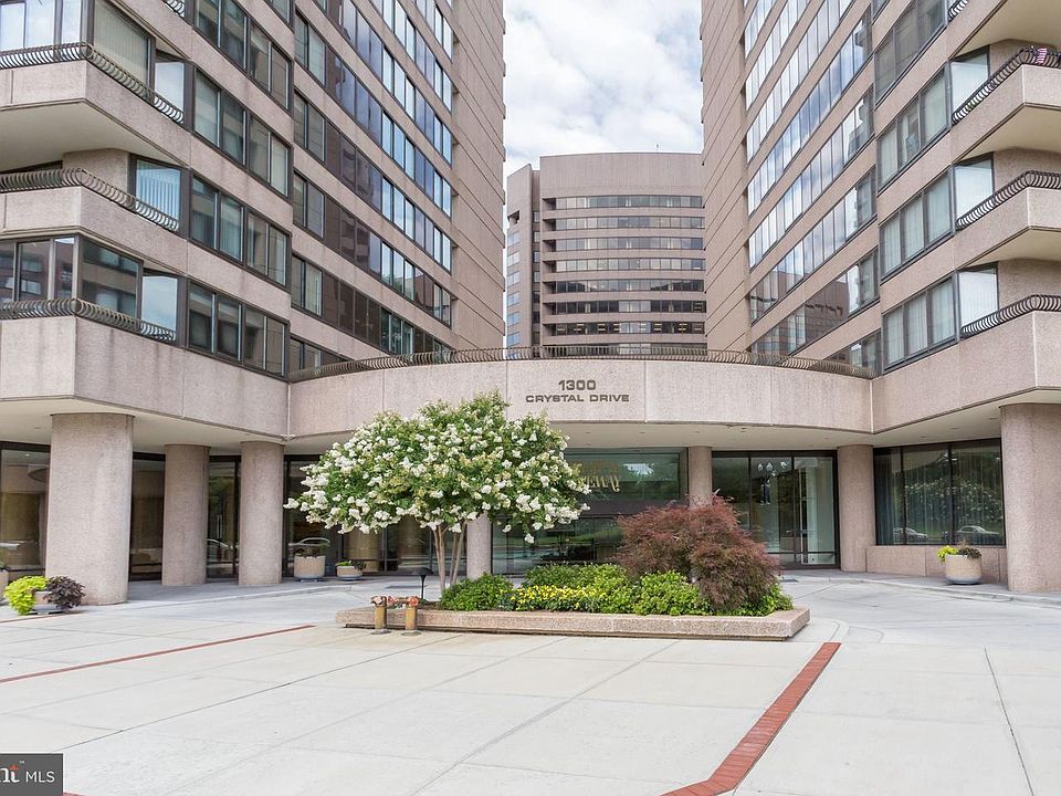 1st image of 1300 Crystal Dr APT 808S