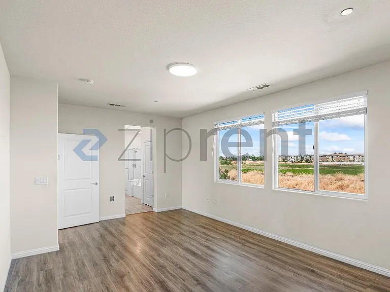 979 Princess Way — Photo 24