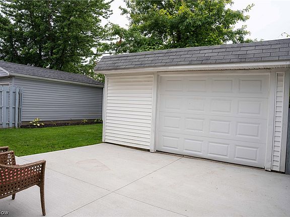 5th image of 1236 Hall Ave
