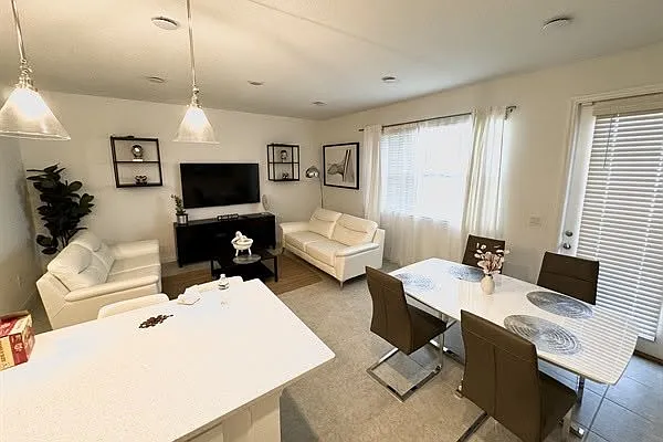 3 bed, 1653 sqft, $2,300 — Photo 3