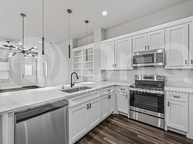 4207 Scarsdale Ln — Photo 8