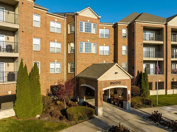 2322 Country Club Dr, Saint Clair Shores, MI 48082