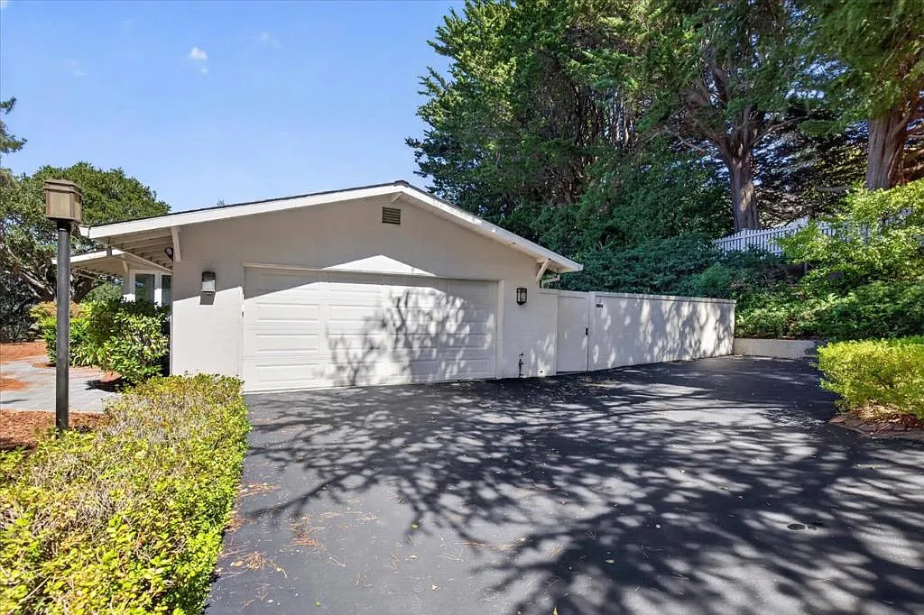 3 bed, 2.5 bath, 2250 sqft, $9,500 — Photo 1