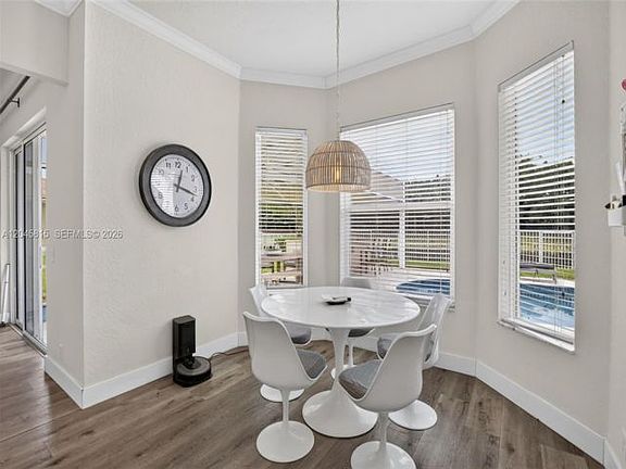 3rd image of 981 Waterside Cir