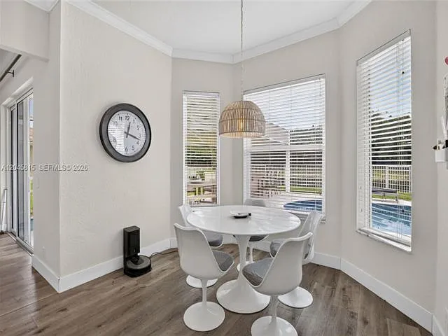 981 Waterside Cir — Photo 3