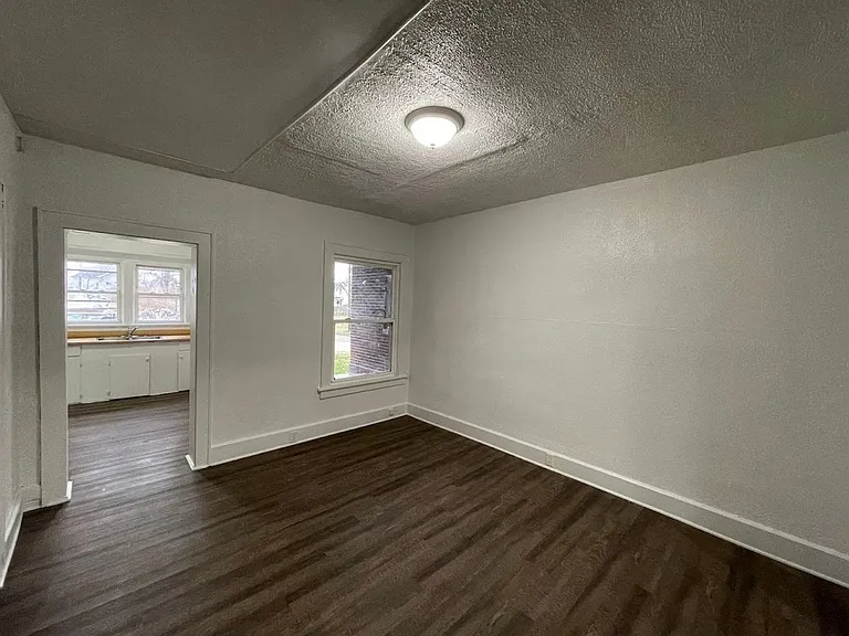 724 S Linden Ave — Photo 4