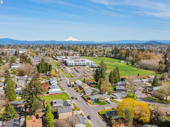 635 SE 4th St, Gresham, OR 97080