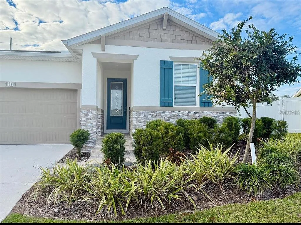 3 bed, 2.0 bath, 1787 sqft, $2,200 — Photo 2