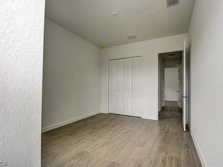 7796 Lakes Edge Ln — Photo 6