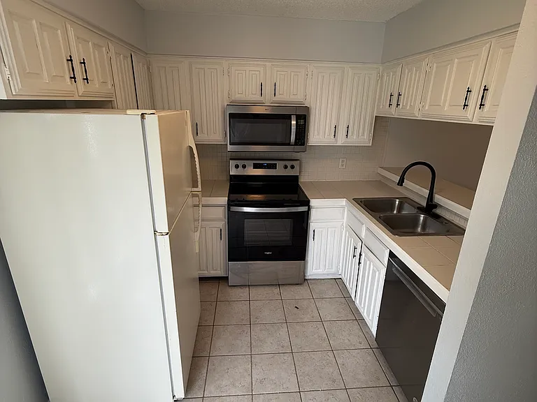 847 Dublin Dr #B — Photo 9