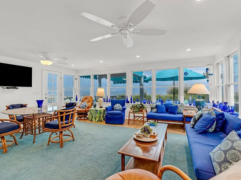 41 Beach Front Front — Photo 12