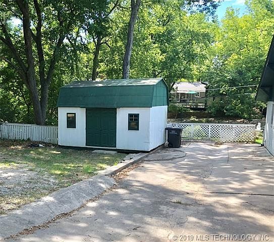 1st image of 913 Sandstone Dr