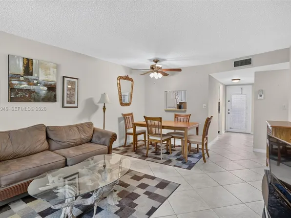 9261 Sunrise Lakes Blvd APT 203, Sunrise, FL 33322