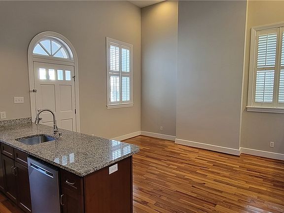 5th image of 729 Catherine St