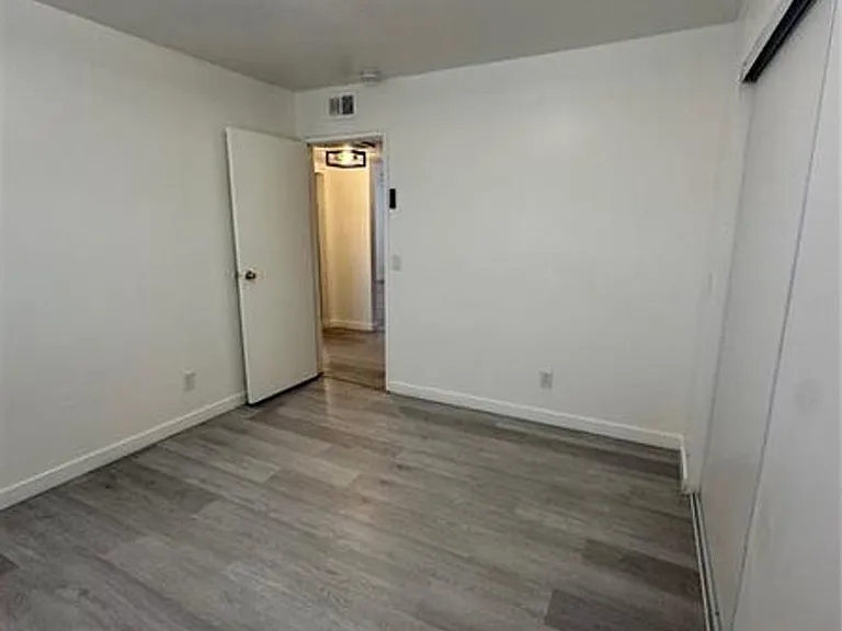 4920 Stanley Ave — Photo 38