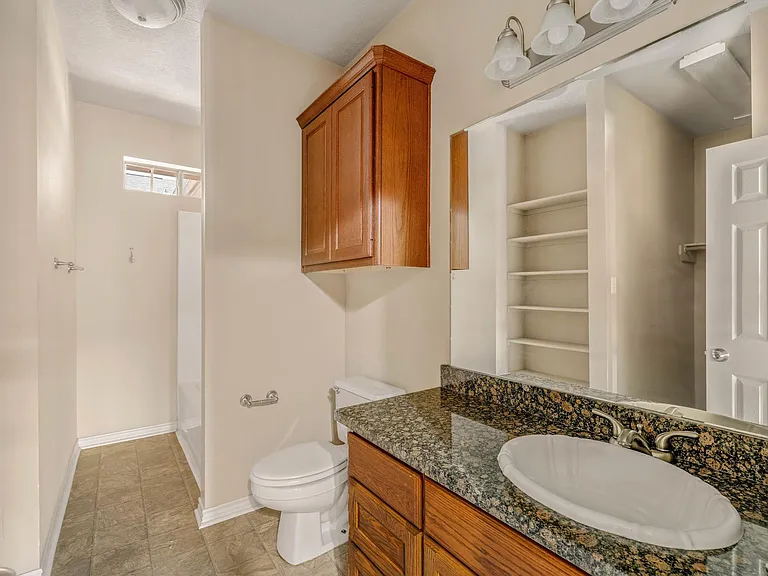 304 Forest Dr — Photo 12