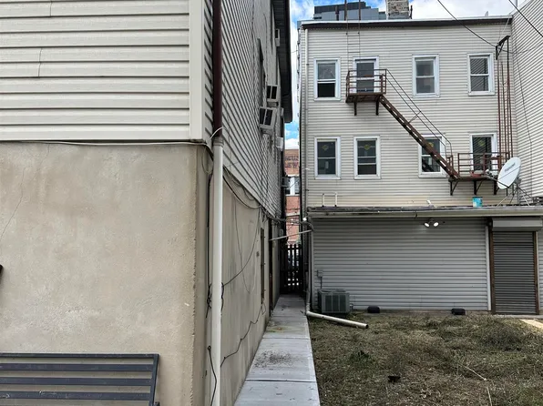 372-74 Summit Avenue image 24 of 46