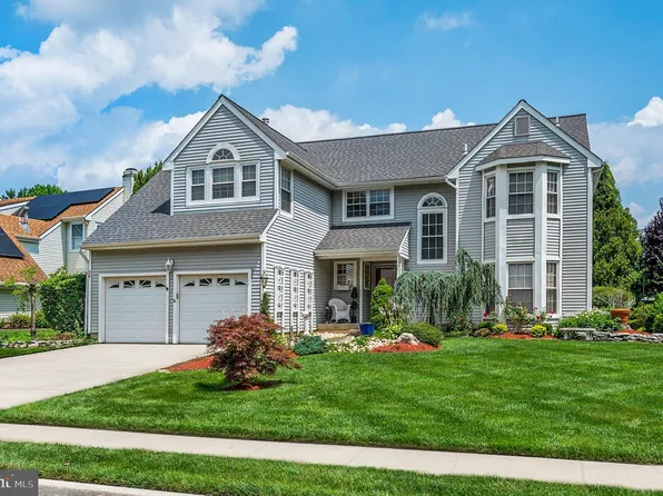 7 Edinburgh Ln, Mount Laurel, NJ 08054