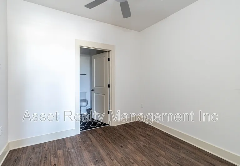 1120 Franck St #202 — Photo 18