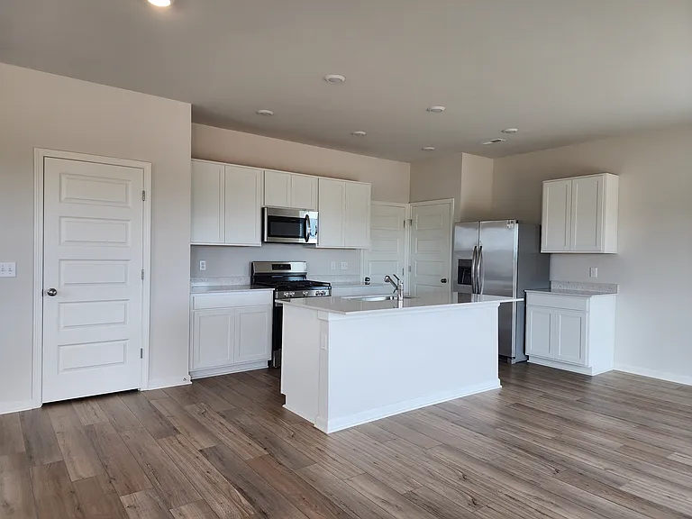 5028 Mifford Ct — Photo 6