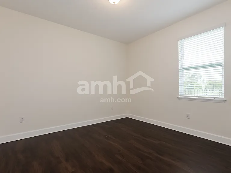 1028 Walden Pond Dr — Photo 16