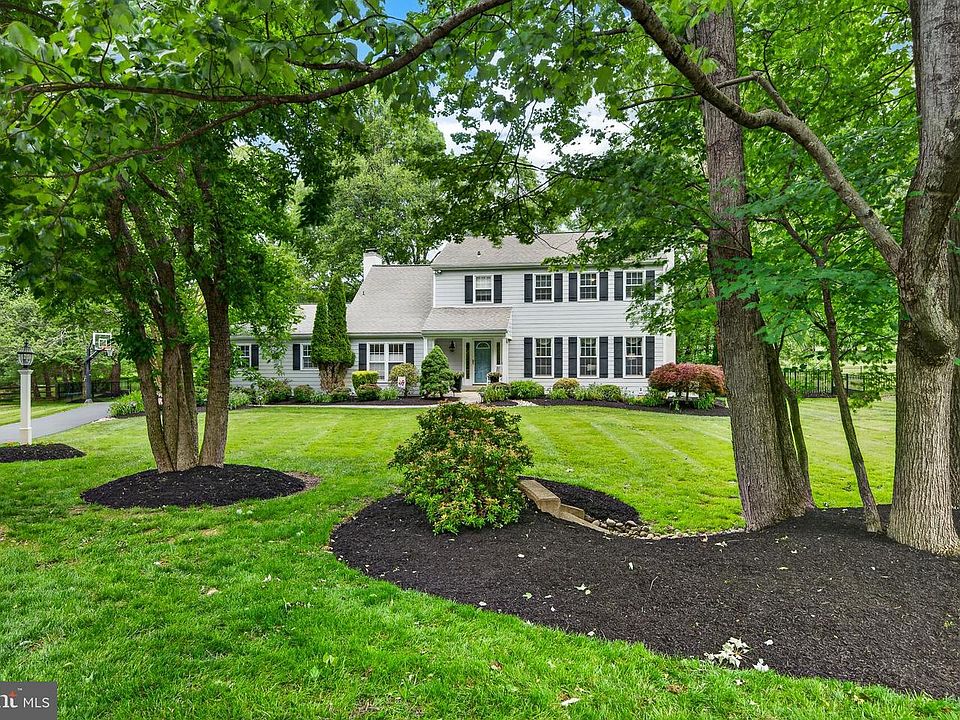 1st image of 925 Saint Andrews Dr