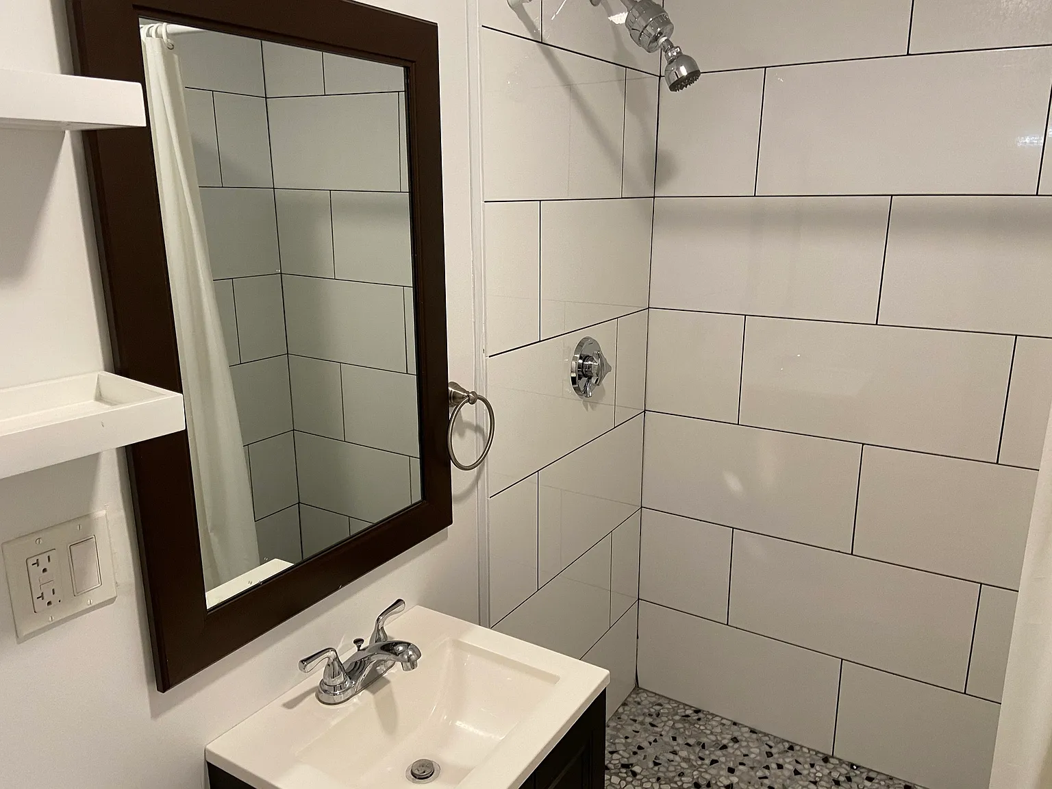 4 bed, 900 sqft, $3,200 — Photo 3