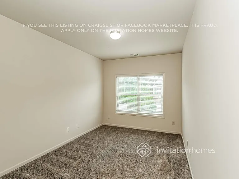 3911 Lake Manor Way — Photo 13