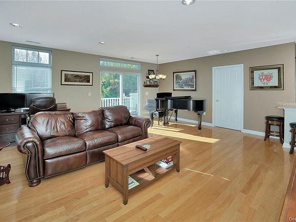 3rd image of 3301 Leeward Dr
