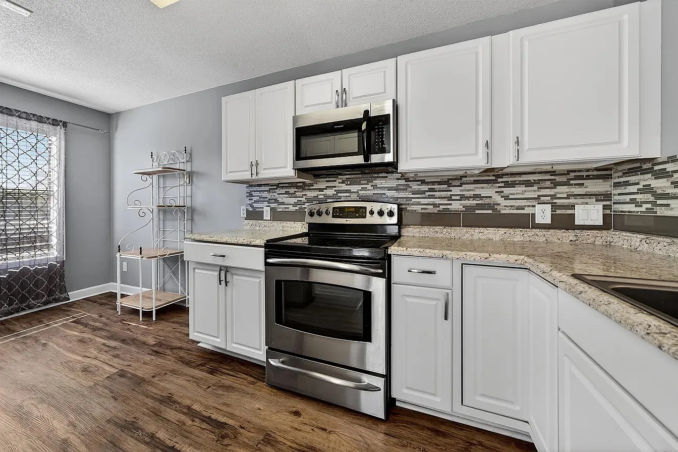 3 bed, 2.5 bath, 1572 sqft, $2,595 — Photo 4
