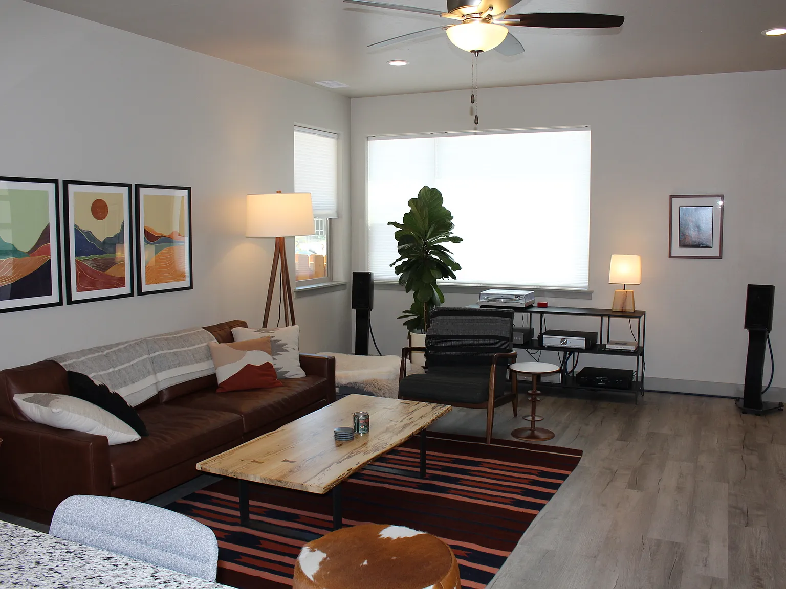 3 bed, 2.5 bath, 1393 sqft, $2,600 — Photo 4
