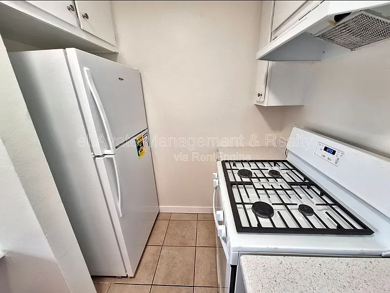 6815 Kelvin Ave. — Photo 15