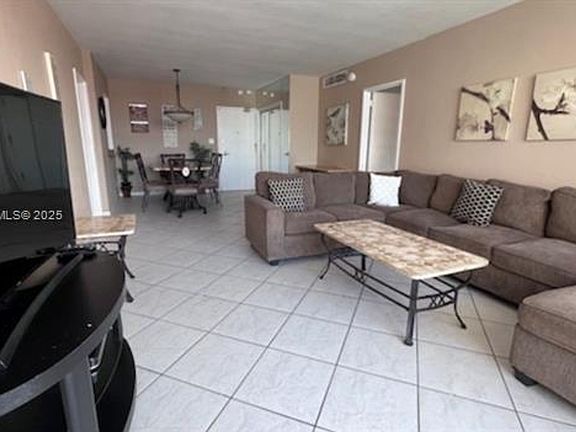 4th image of 5161 Collins Ave #Cu-1701