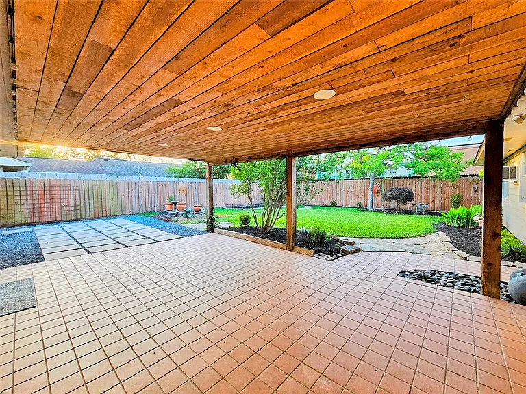 2527 Willowby Dr — Photo 13