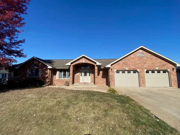6121 Willow Brook Dr, Dubuque, IA 52002