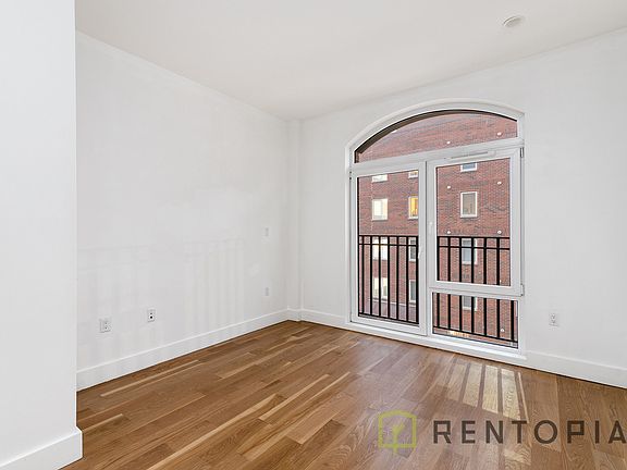 5th image of 961 Willoughby Ave #231