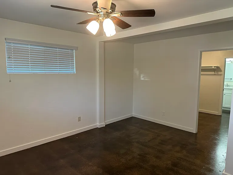 1815 E Minnezona Ave — Photo 6