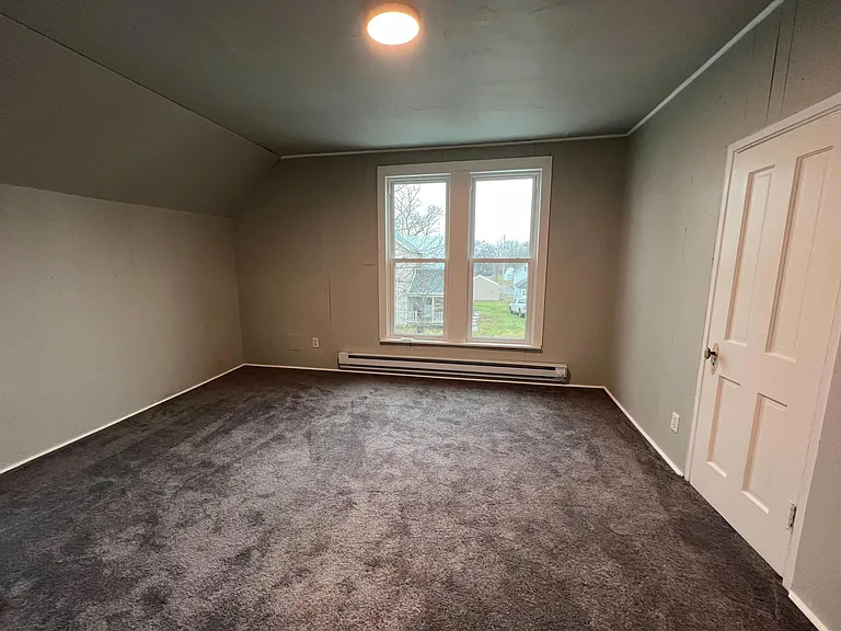 210 N Gilbert St — Photo 8