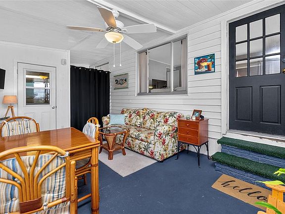 3rd image of 6741 LAUREL COURT