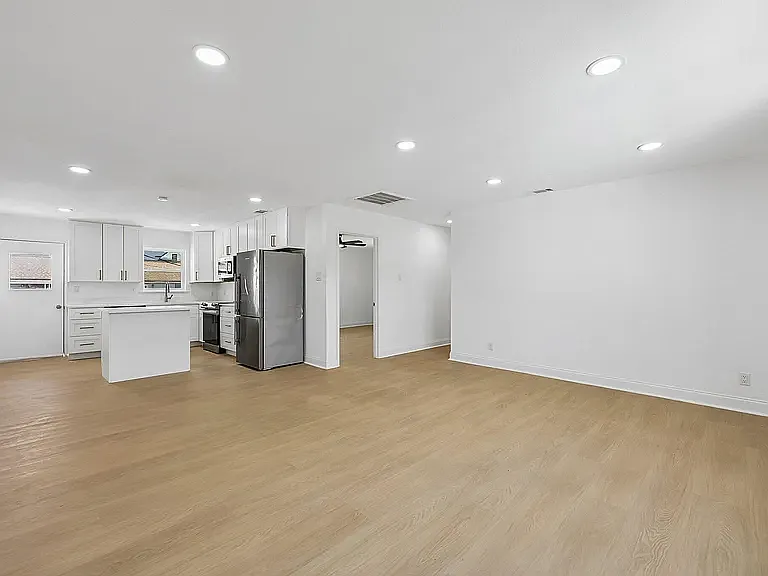 2 bed, 1055 sqft, $2,000 — Photo 3