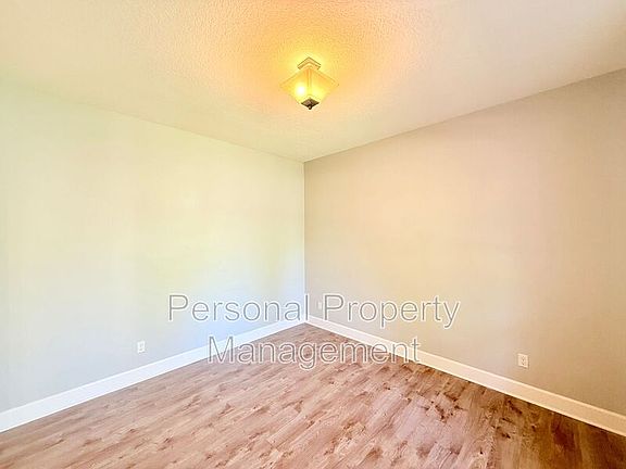 3rd image of 14317 NE 40th Cir