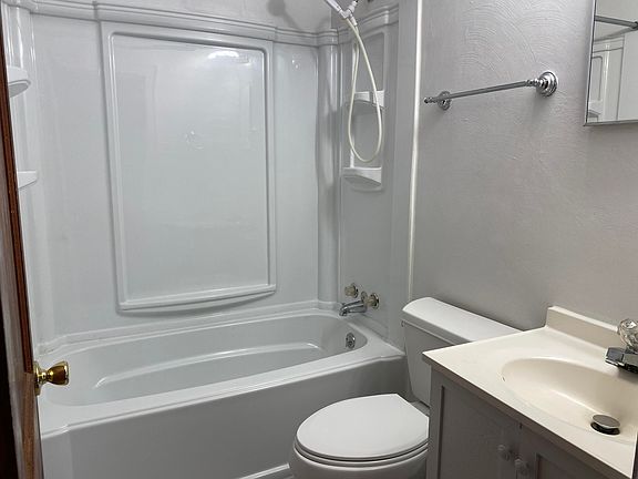 5th image of 2718 Tremont Dr NW