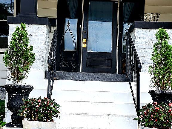 2nd image of 419 W Jefferson St